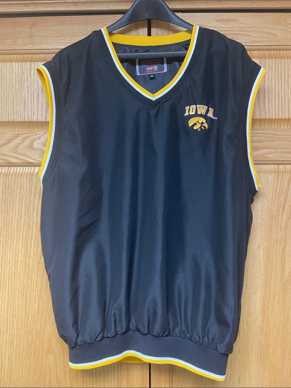 University of Iowa Men’s Vest windbreaker - Size XL